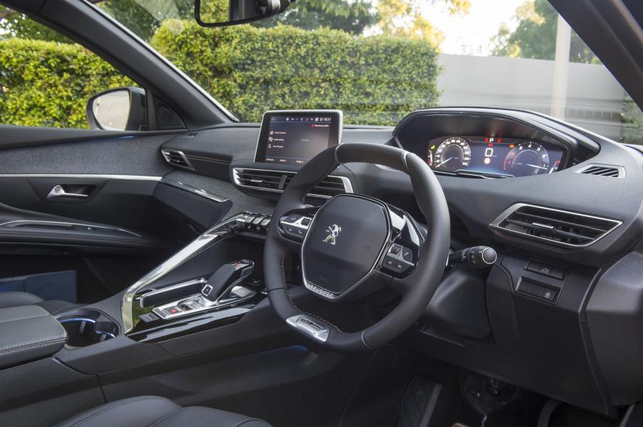 Интерьер Peugeot 5008 GT Line 2018 года  (AU) (фото 3 из 8)
